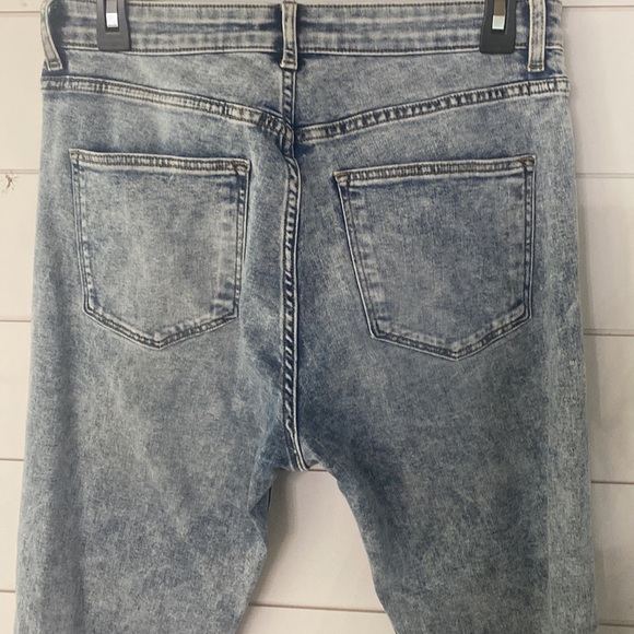 H&M stone washed skinny jeans. Excellent condition. Worn twice. Size 10. - Picture 4 of 4